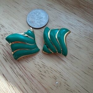 Elegant Green and Gold Women's Earrings